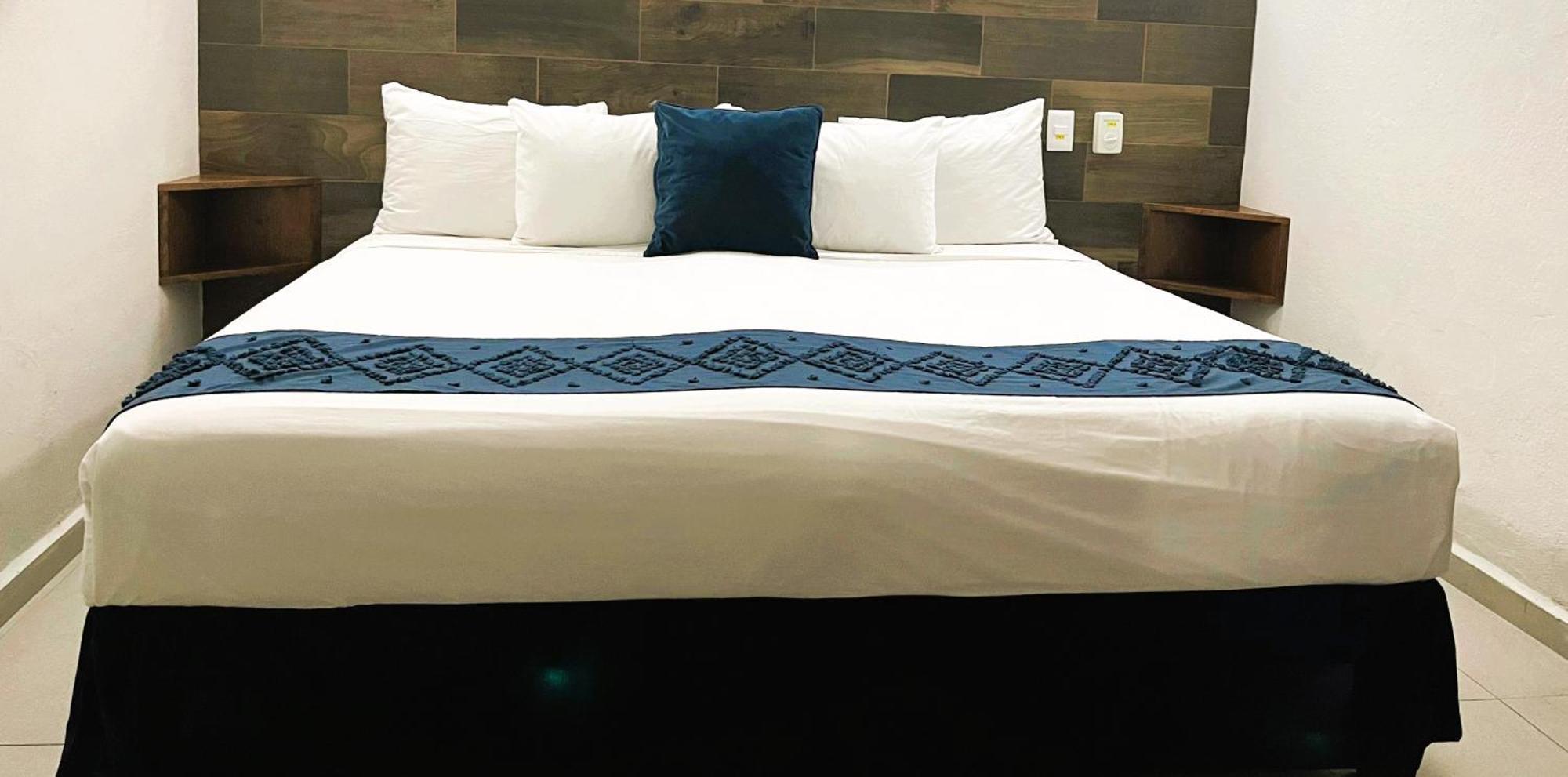 Hotel Juarez 70 Colima Eksteriør billede
