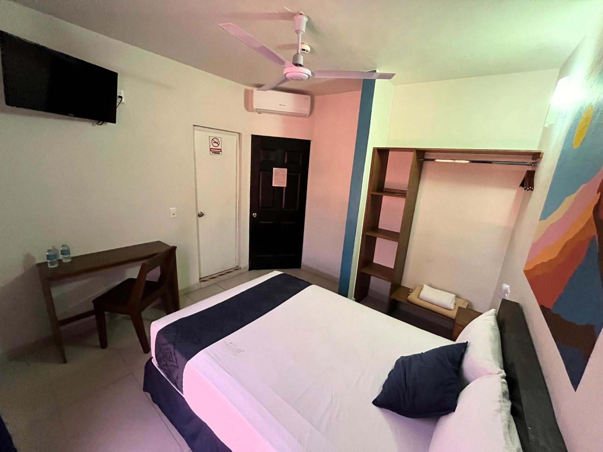 Hotel Juarez 70 Colima Eksteriør billede